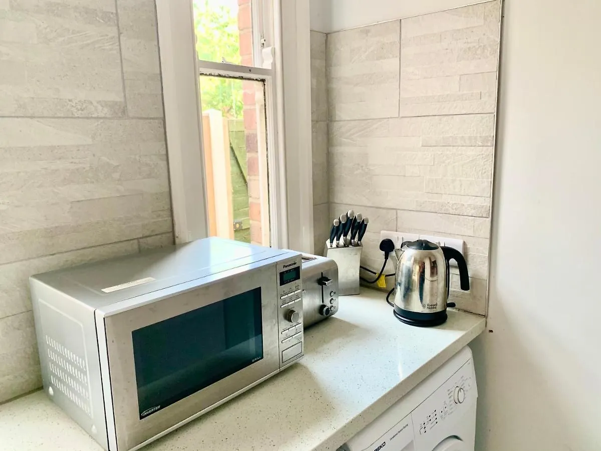 펜션 노팅엄 Matlock Street - Excellent House For Essential Workers And Contractors Parking Wifi 빌라 영국