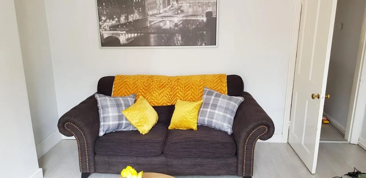 노팅엄 Matlock Street - Excellent House For Essential Workers And Contractors Parking Wifi 빌라 0*,  영국
