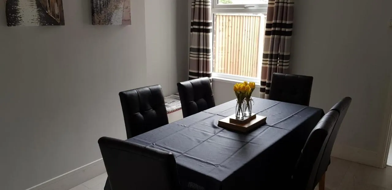 노팅엄 Matlock Street - Excellent House For Essential Workers And Contractors Parking Wifi 빌라 0*,